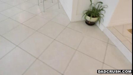 Красивая азиатка получила сперму в рот после секса раком